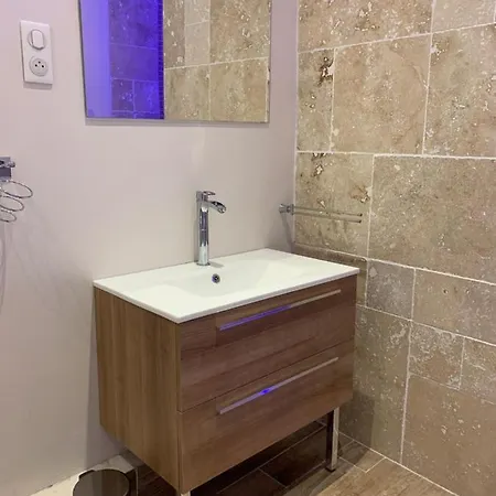 Cosy 55 M2 Avec Balcon Proche Centre Historique Et Apartament *